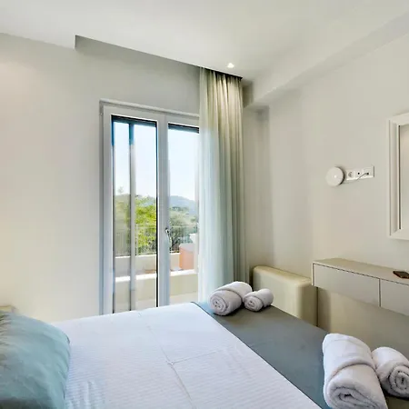 Verde, Kobitsi Corfu فيلة *